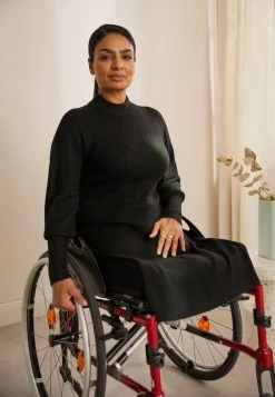 Zign ADAPTIVE PERKIN AUSSCHNITT BASIC MINI STRICKKLEID - Strickkleid - Black