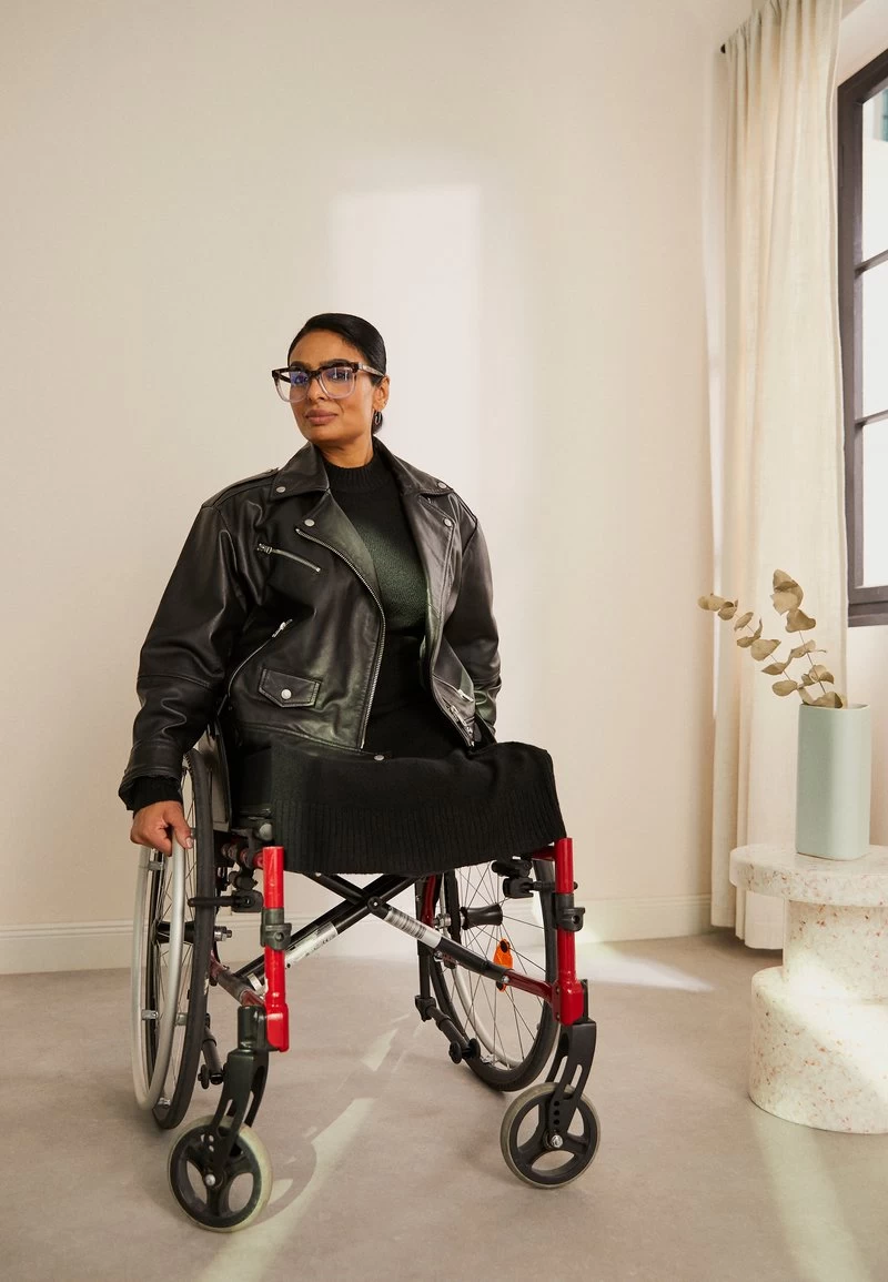 Zign ADAPTIVE PERKIN AUSSCHNITT BASIC MINI STRICKKLEID - Strickkleid - Black 5 Zign ADAPTIVE PERKIN AUSSCHNITT BASIC MINI STRICKKLEID - Strickkleid - Black – Bild 3